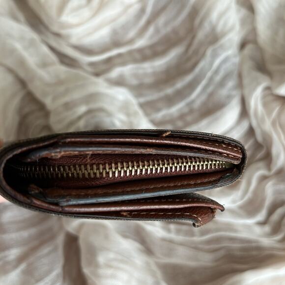 Authentic Louis Vuitton Paris Leather Monogram Snap Wallet - Picture 6 of 16